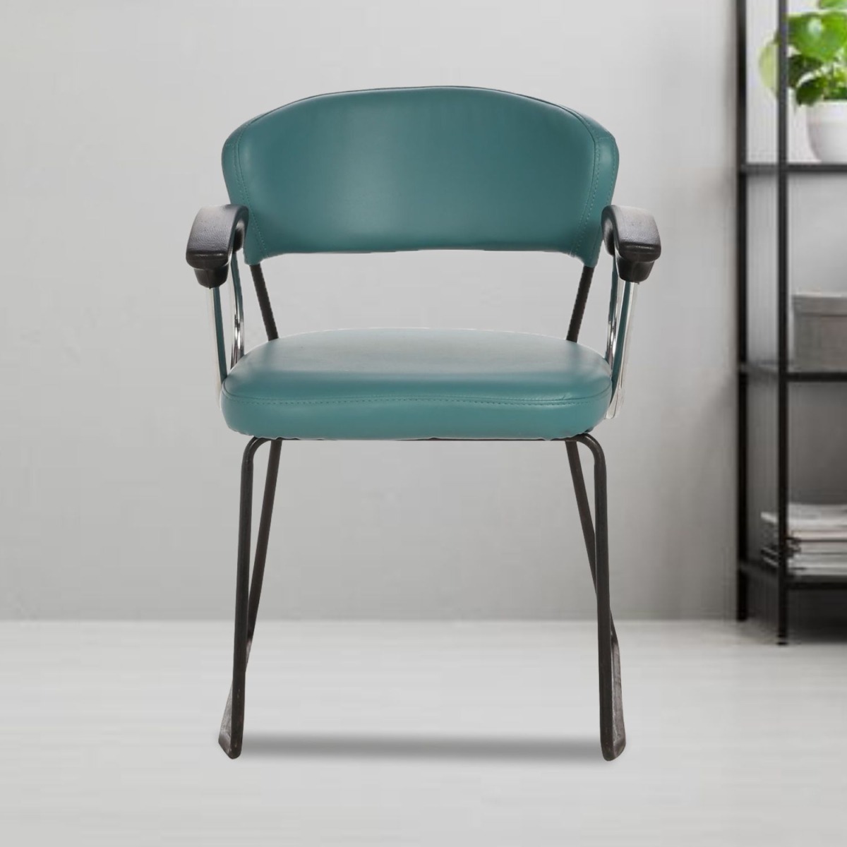 ML-552 THE PEQUENO VISITOR CHAIR IN FIX FRAME