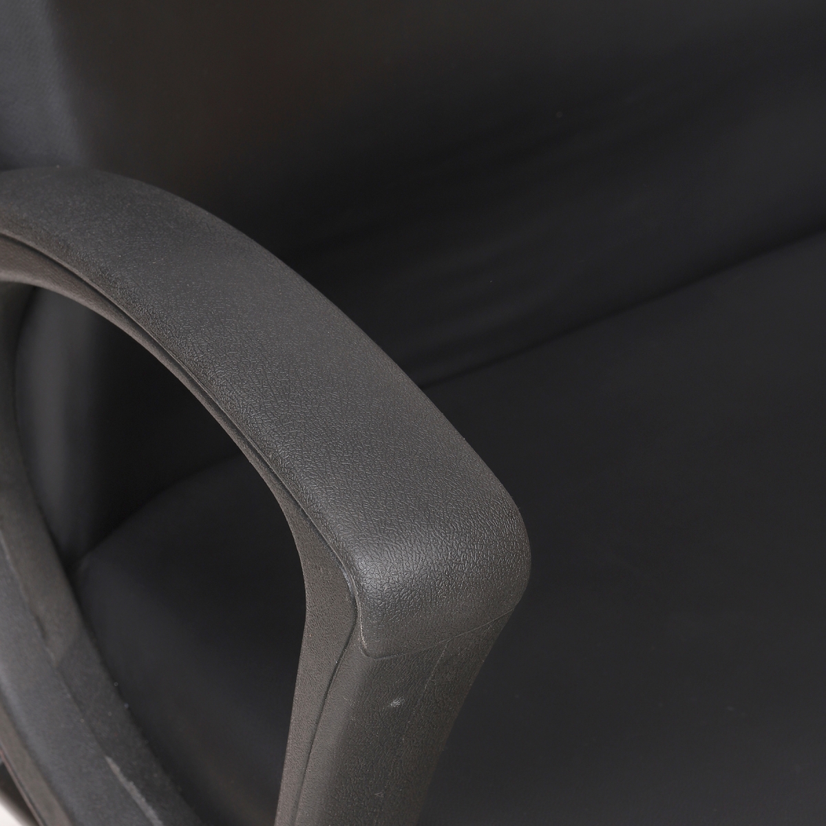 ML-1207 LOW BACK VISITOR OFFICE CHAIR IN BLACK - Image 5